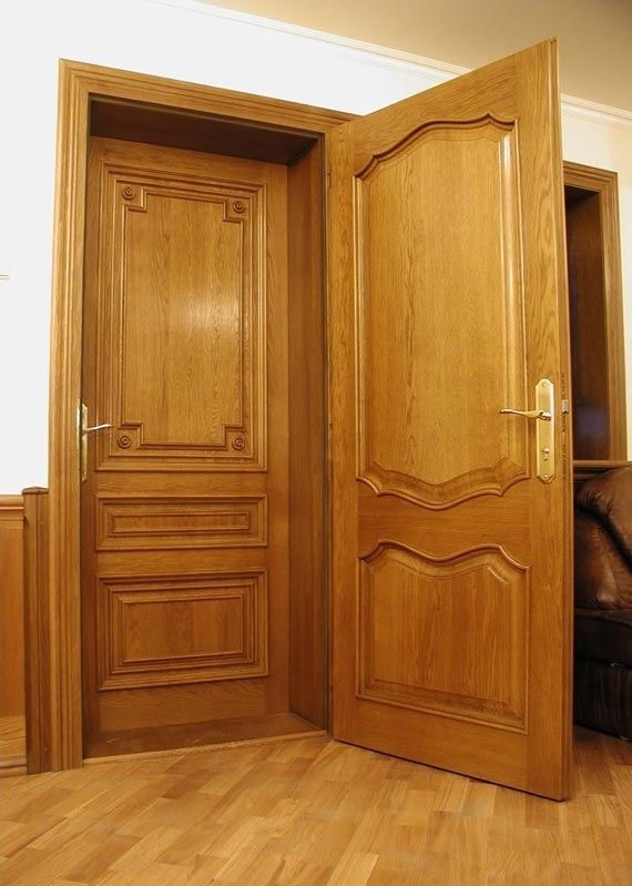 Как отреставрировать деревянную входную дверь?