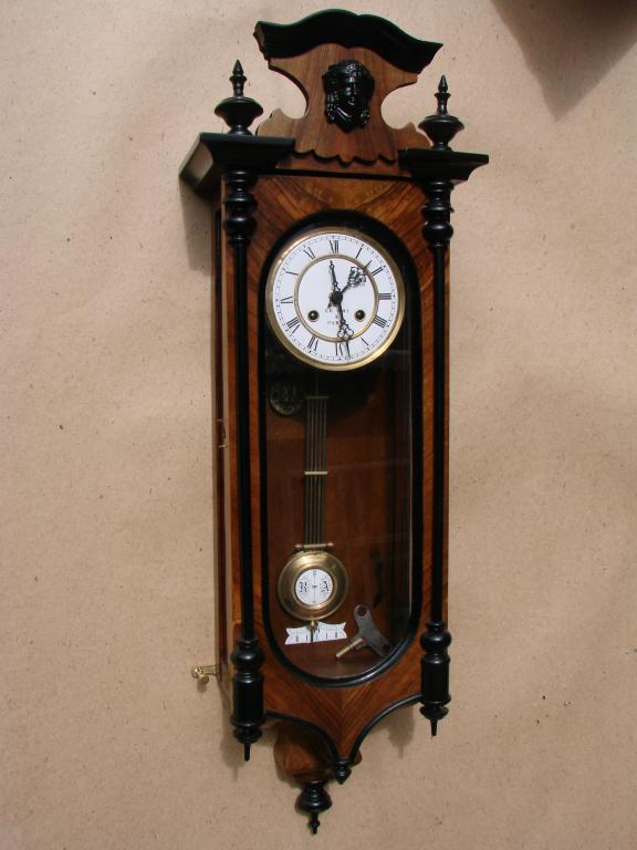 Корпус для настенных часов. Антикварные часы настенные. Деревянный корпус для настенных часов. Часы настенные с маятником в деревянном корпусе. Старинные настенные.